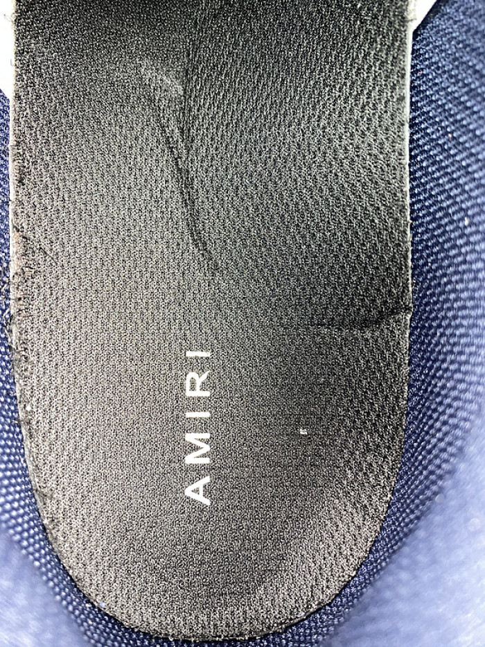 AR1M1 Low-Top Sneaker