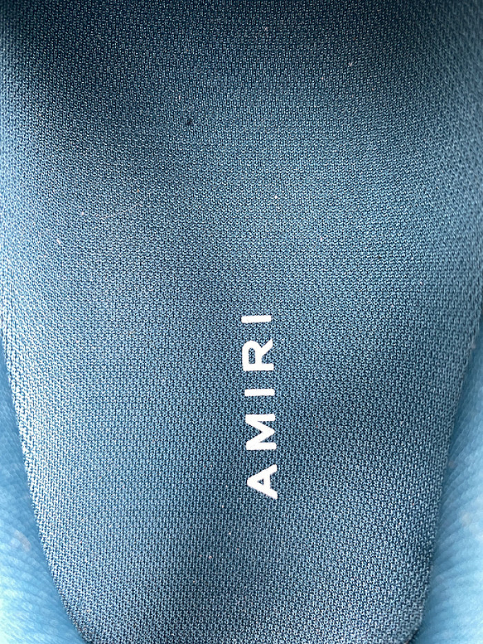 AR1M1 Low-Top Sneaker