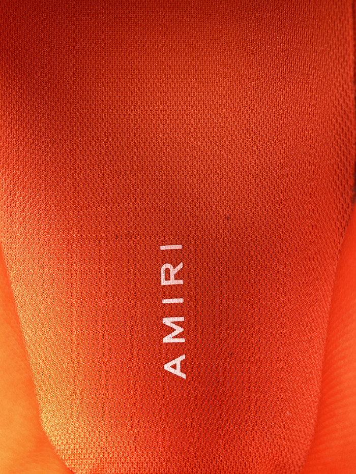 AR1M1 Low-Top Sneaker