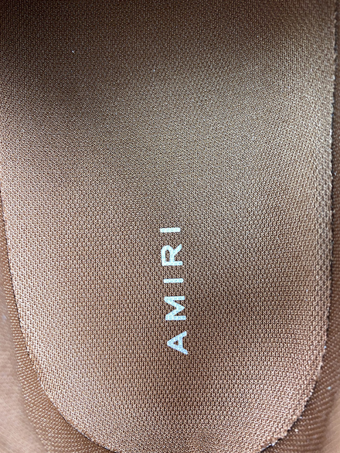 AR1M1 Low-Top Sneaker