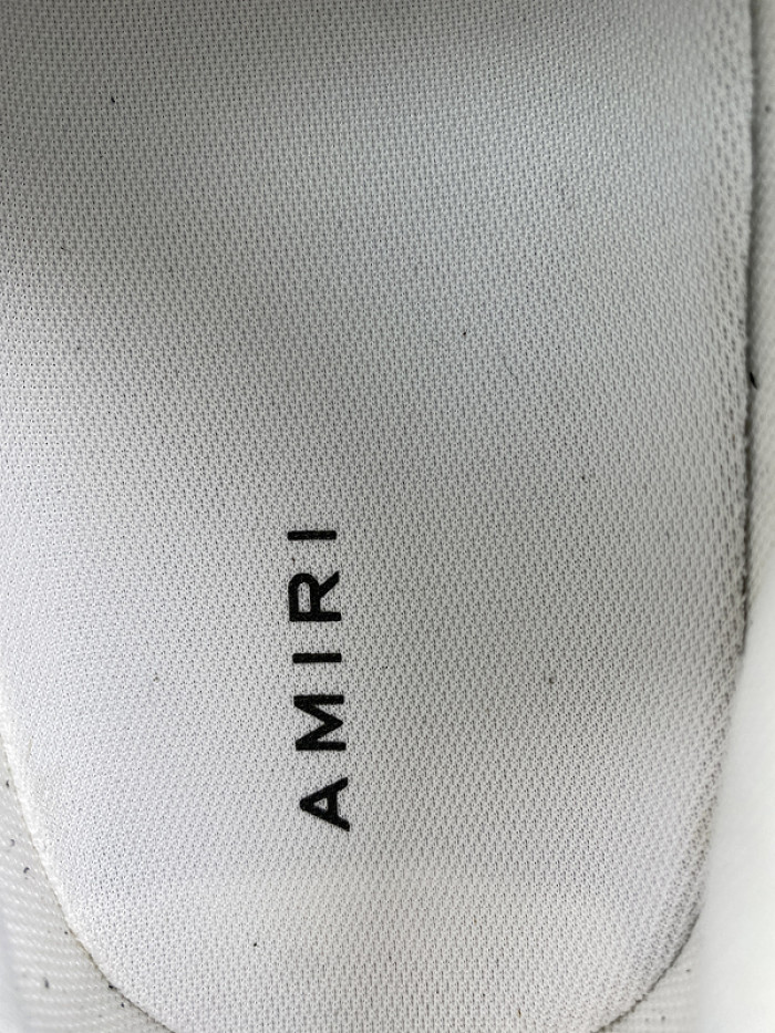 AR1M1 Low-Top Sneaker