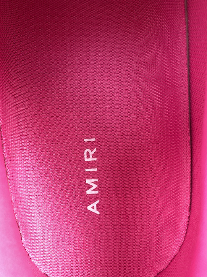 AR1M1 Low-Top Sneaker
