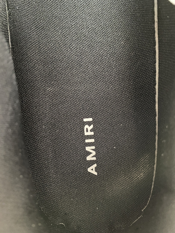 AR1M1 Low-Top Sneaker