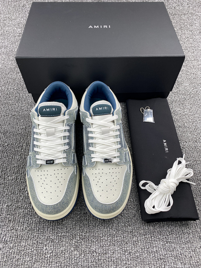 AR1M1 Low-Top Sneaker