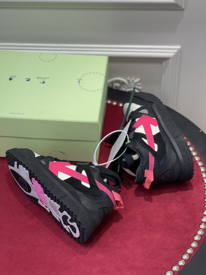 OFF-WHITE SNEAKER