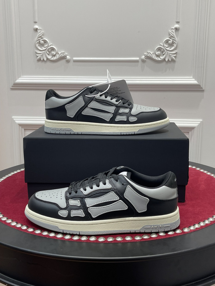 AR1M1 Low-Top Sneaker