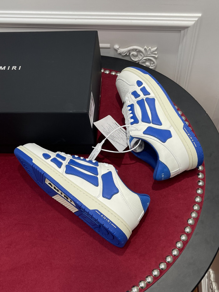 AR1M1 Low-Top Sneaker