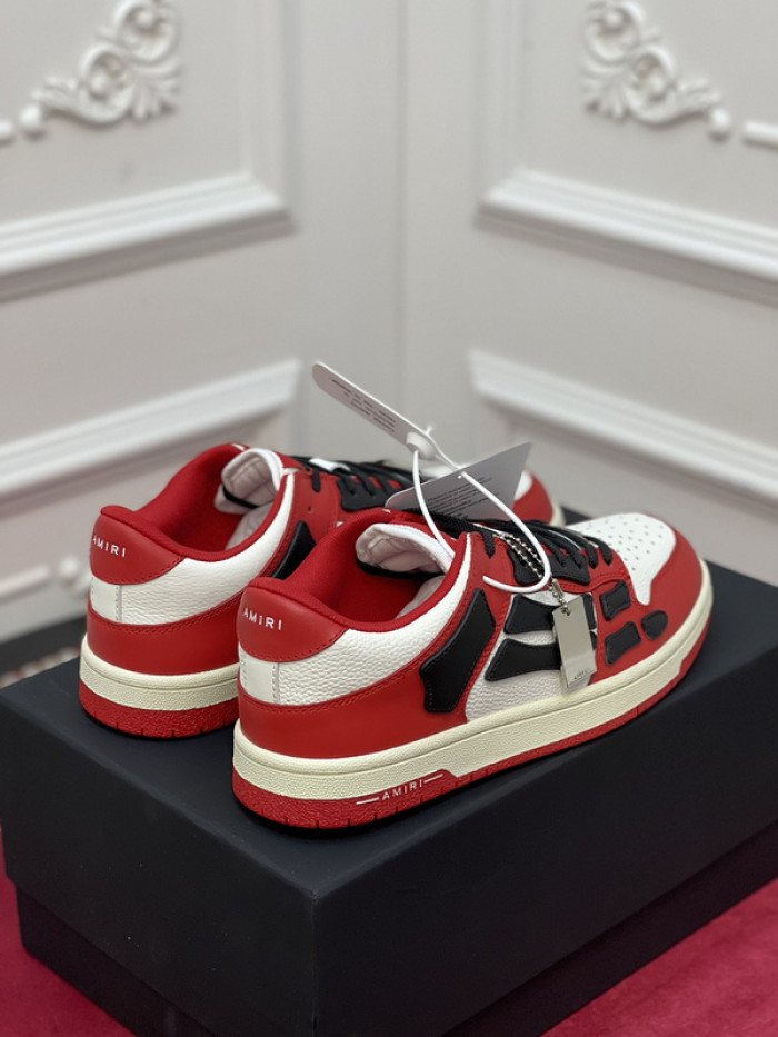 AR1M1 Low-Top Sneaker
