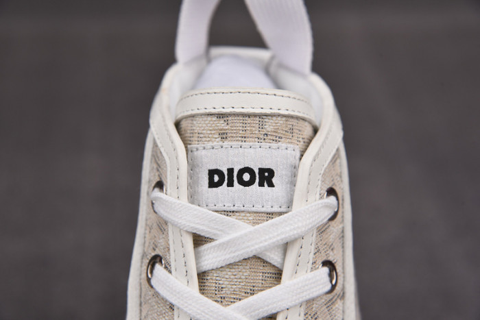 DR B28 Sneakers