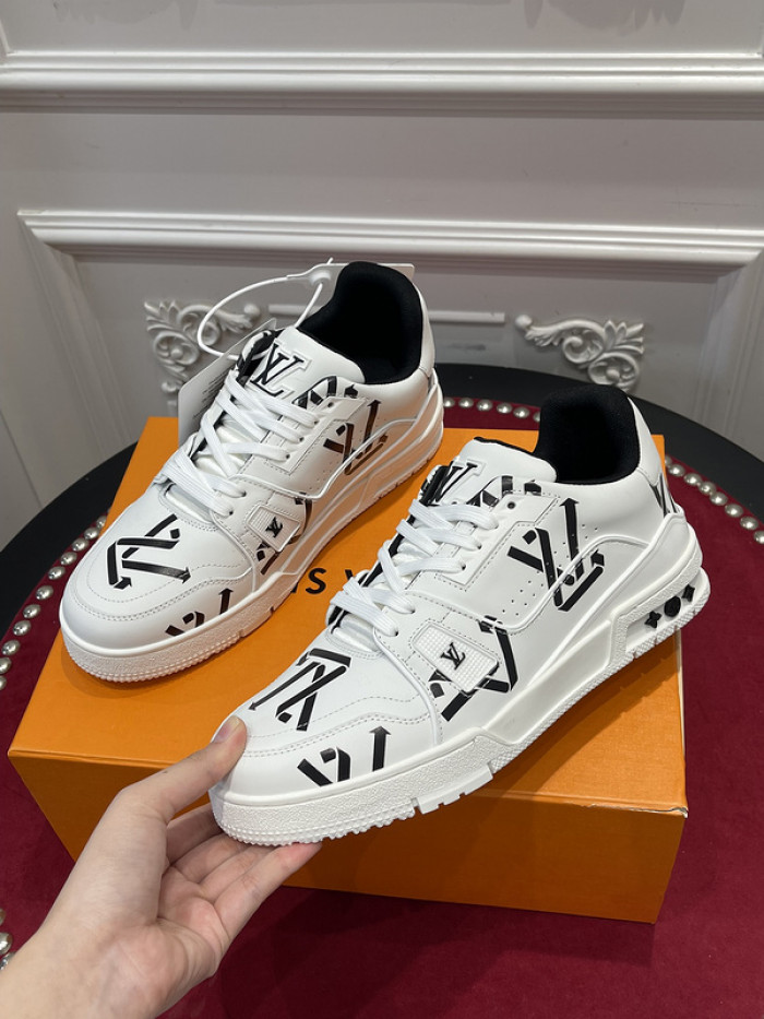 LV TRAINER SNEAKER