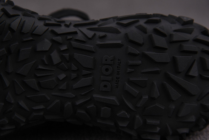 DR B28 Sneakers