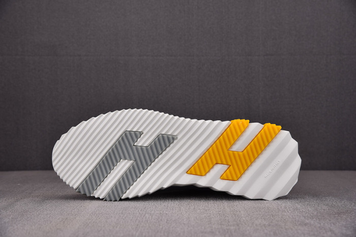H**mes bouncing sneaker