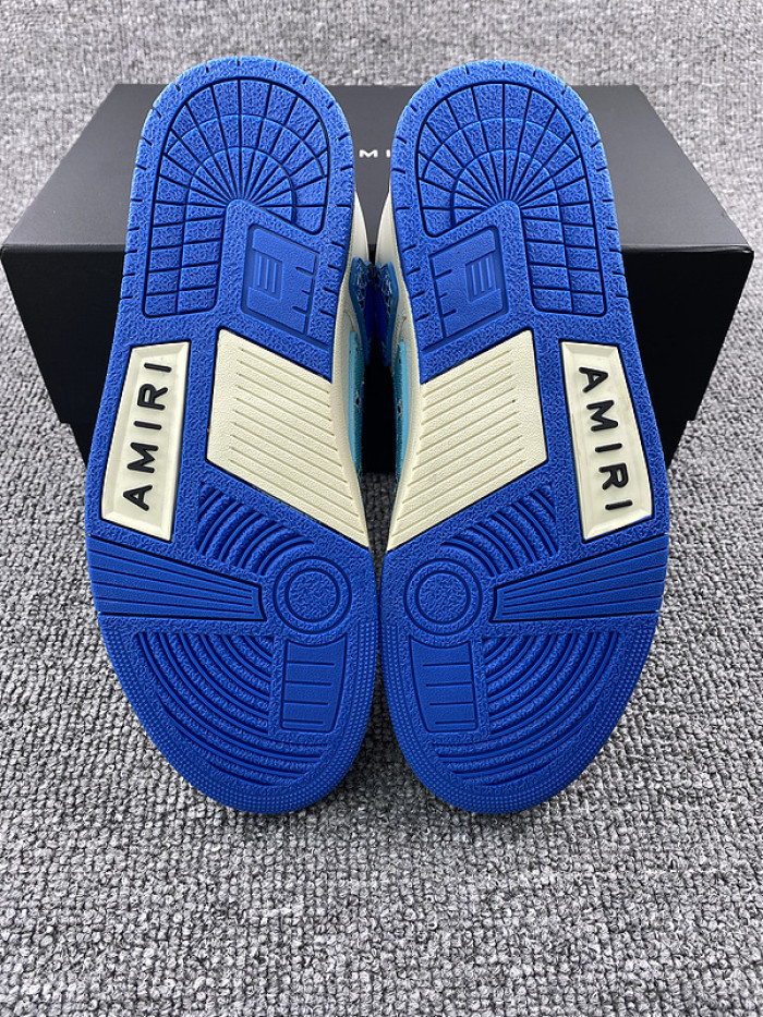 AR1M1 Low-Top Sneaker