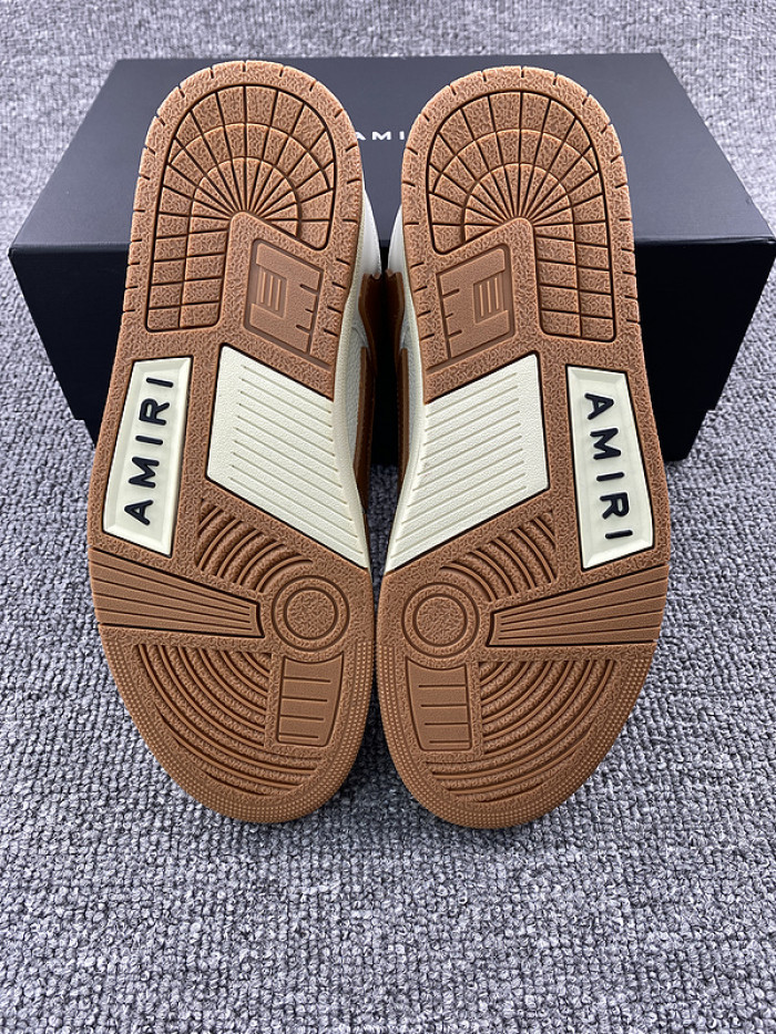 AR1M1 Low-Top Sneaker