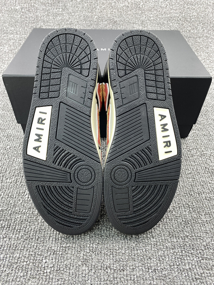AR1M1 Low-Top Sneaker
