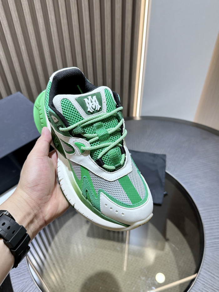 AR1M1 Low-Top Sneaker