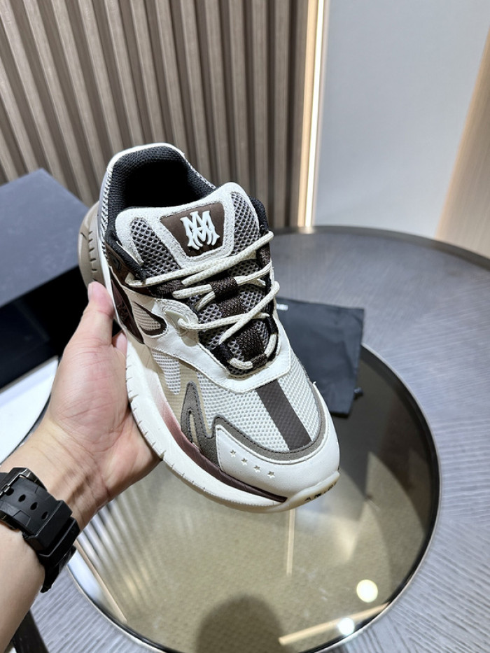 AR1M1 Low-Top Sneaker