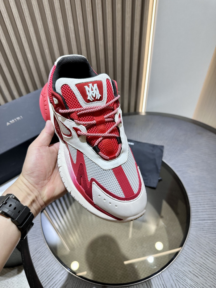 AR1M1 Low-Top Sneaker