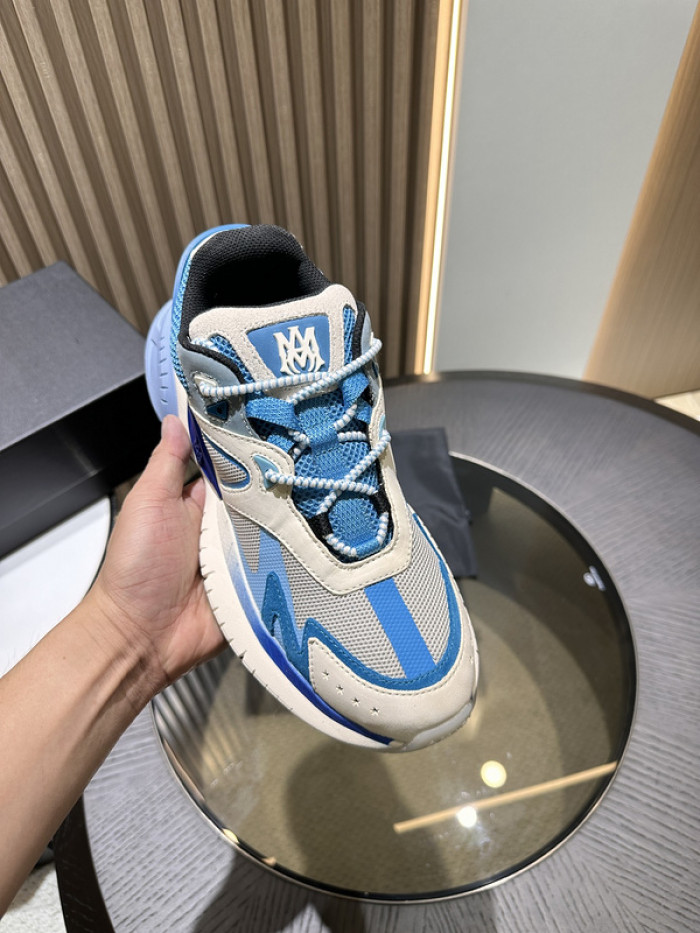 AR1M1 Low-Top Sneaker