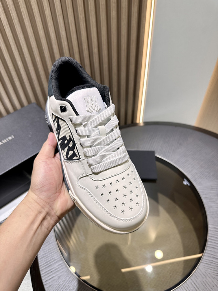 AR1M1 Low-Top Sneaker