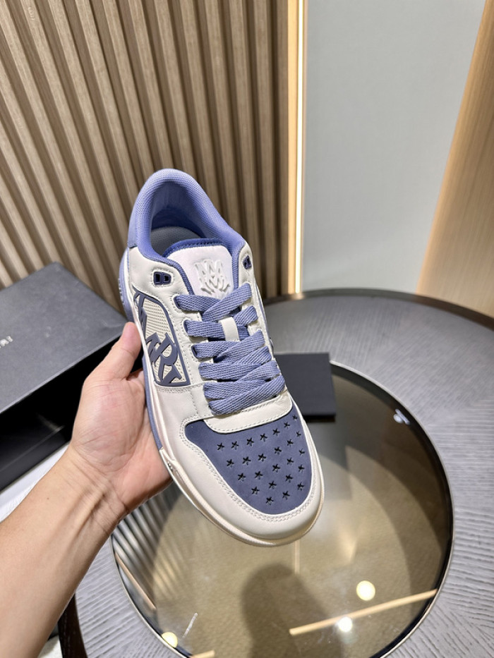 AR1M1 Low-Top Sneaker