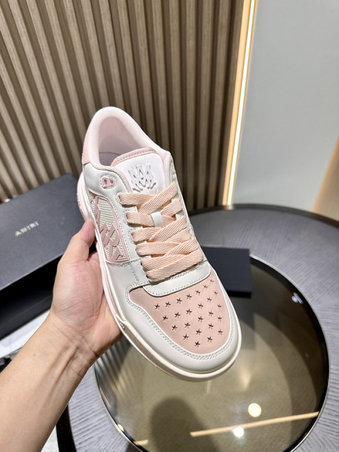 AR1M1 Low-Top Sneaker