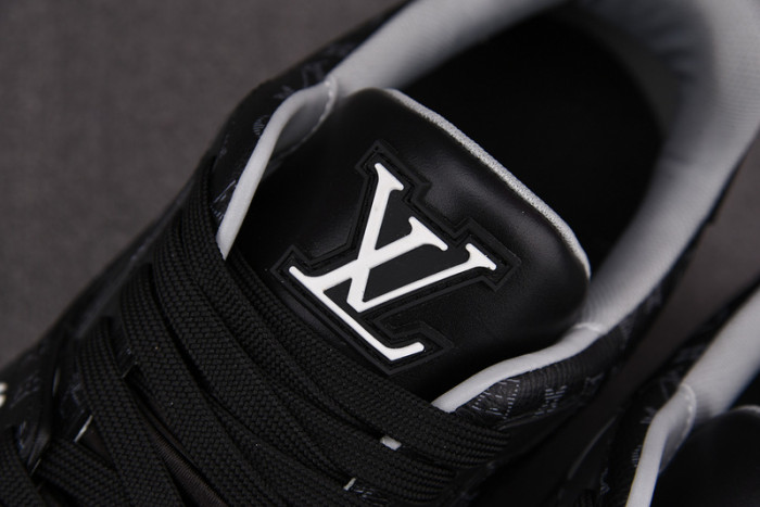 LV TRAINER SNEAKER LOW