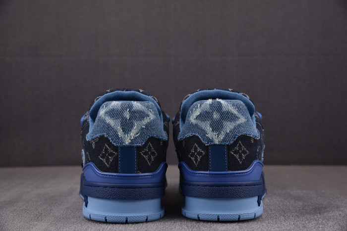 LV TRAINER SNEAKER 2406205