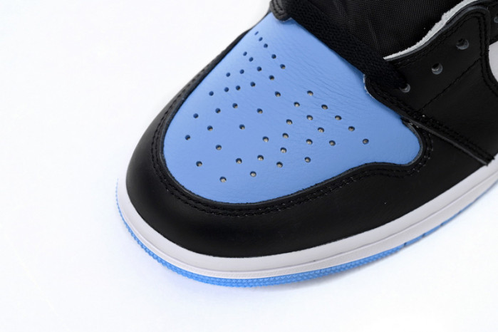 Air Jordan 1 High OG “UNC Toe” DZ5485-400