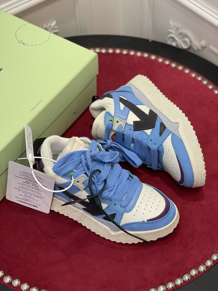 OFF-WHITE SNEAKER