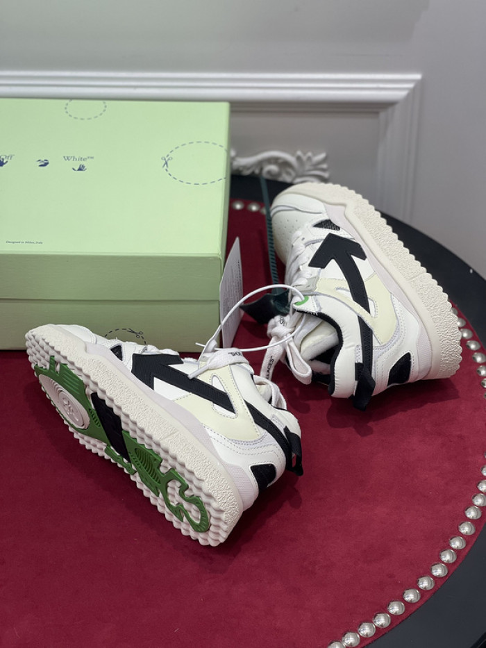 OFF-WHITE SNEAKER