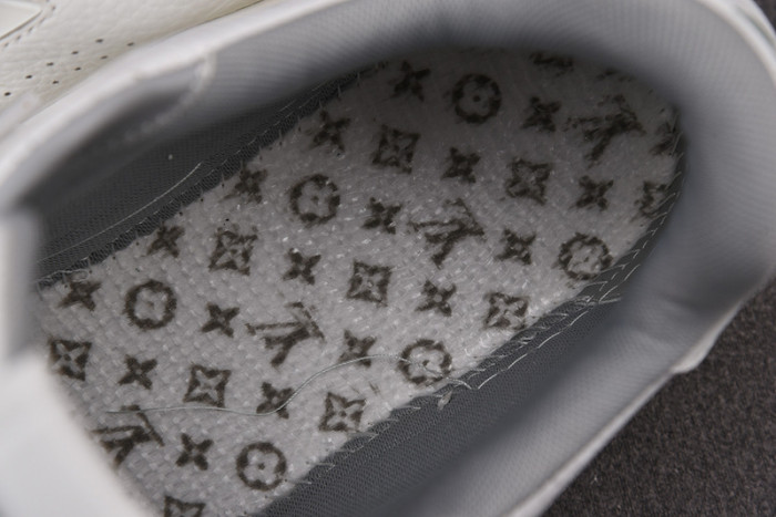 LV TRAINER SNEAKER LOW
