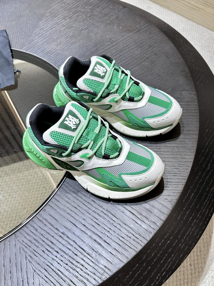 AR1M1 Low-Top Sneaker