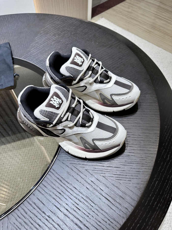 AR1M1 Low-Top Sneaker