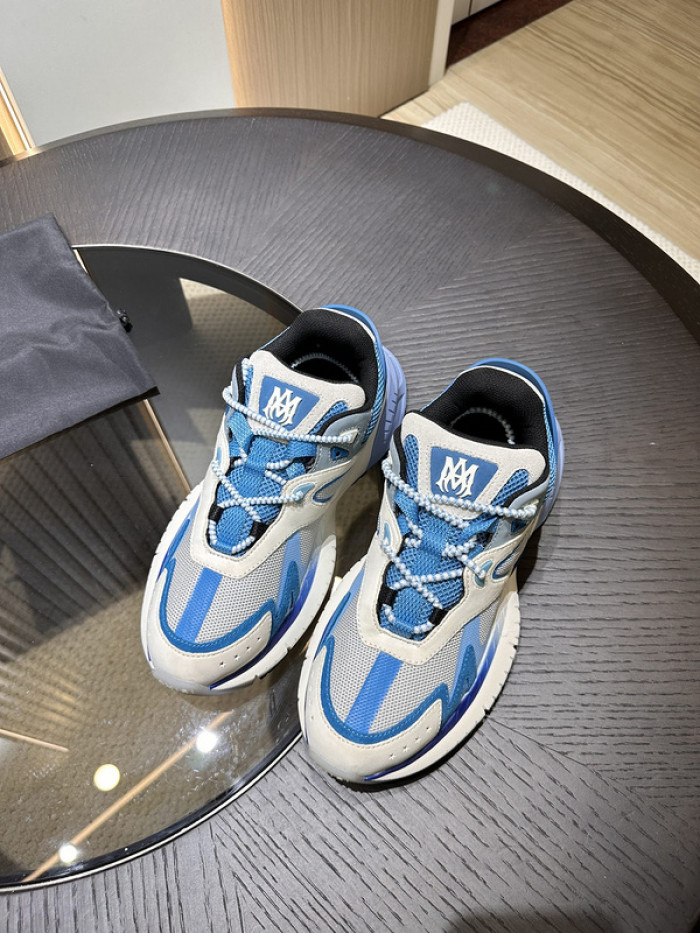 AR1M1 Low-Top Sneaker