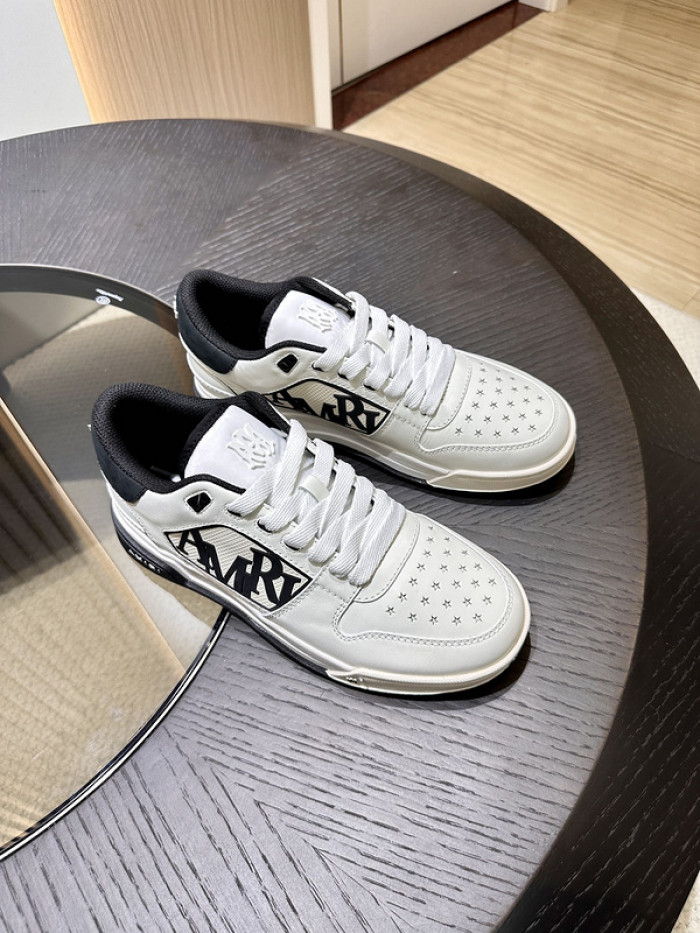 AR1M1 Low-Top Sneaker