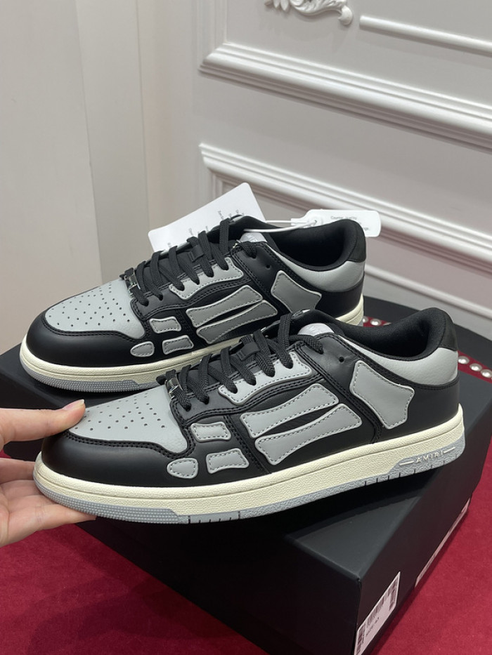 AR1M1 Low-Top Sneaker