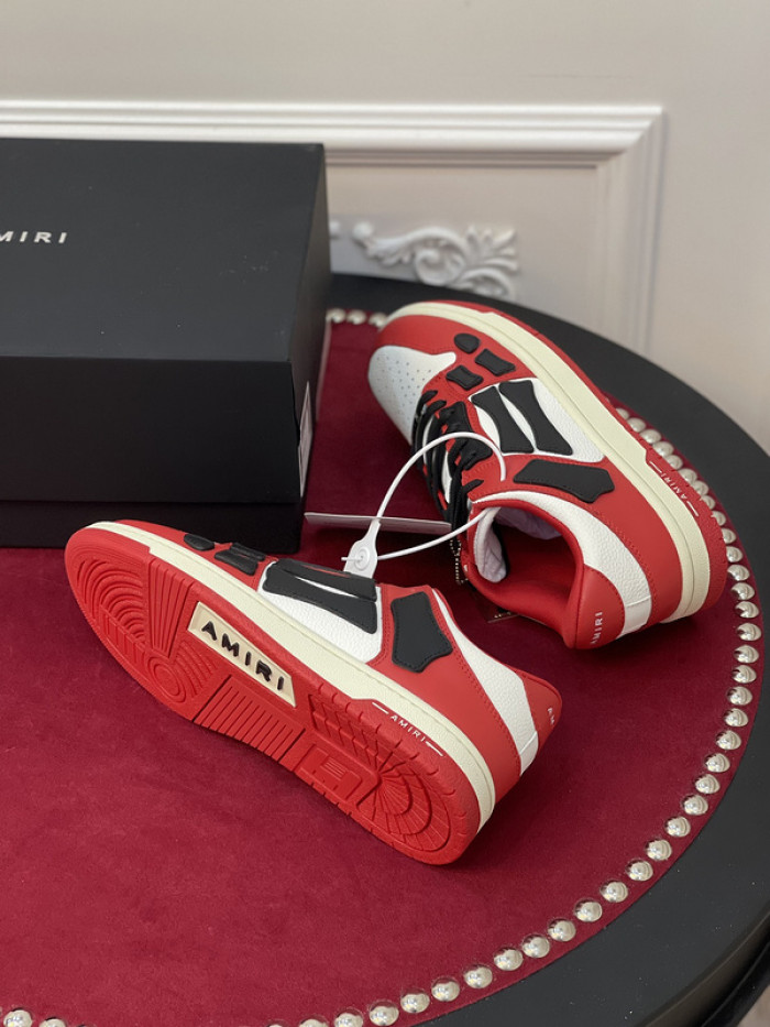 AR1M1 Low-Top Sneaker