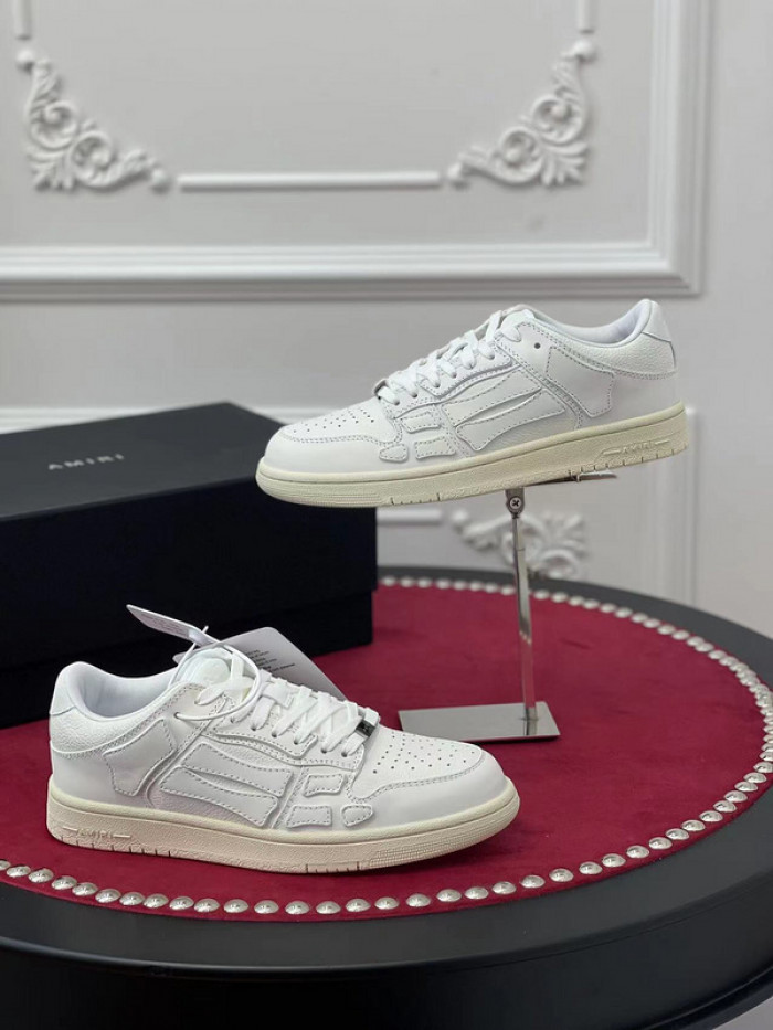 AR1M1 Low-Top Sneaker
