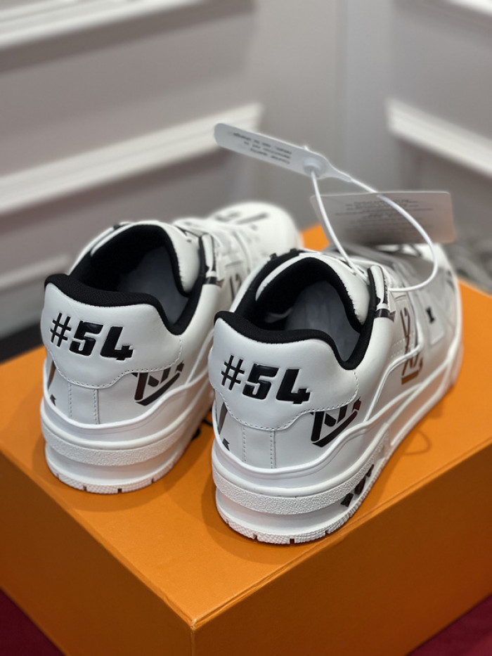 LV TRAINER SNEAKER