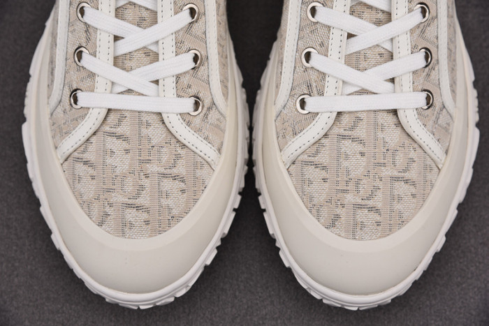DR B28 Sneakers