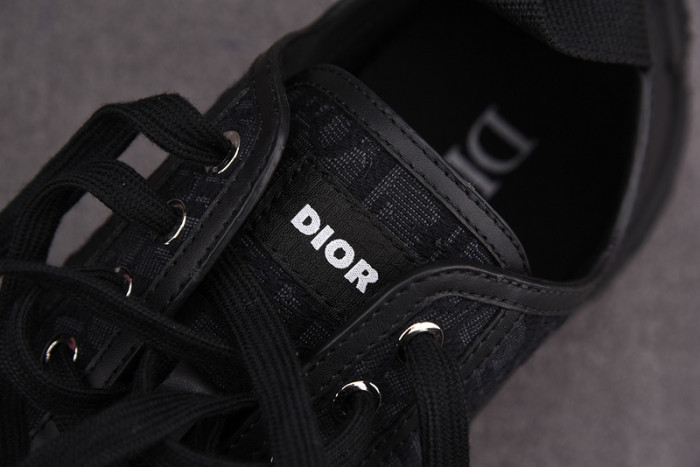 DR B28 Sneakers