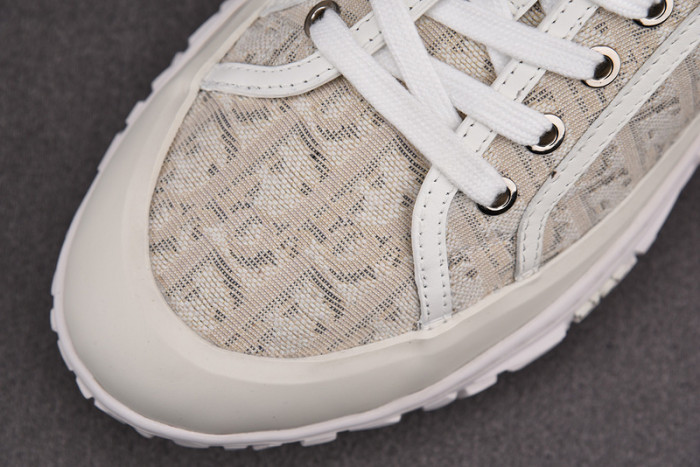 DR B28 Sneakers