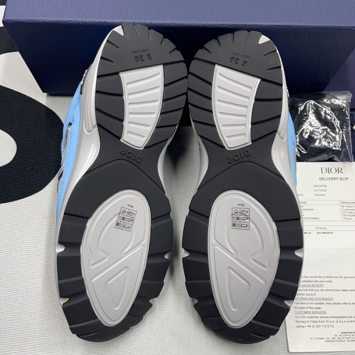 DR B30 Sneakers