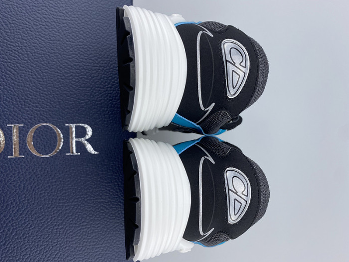 DR B30 Sneakers