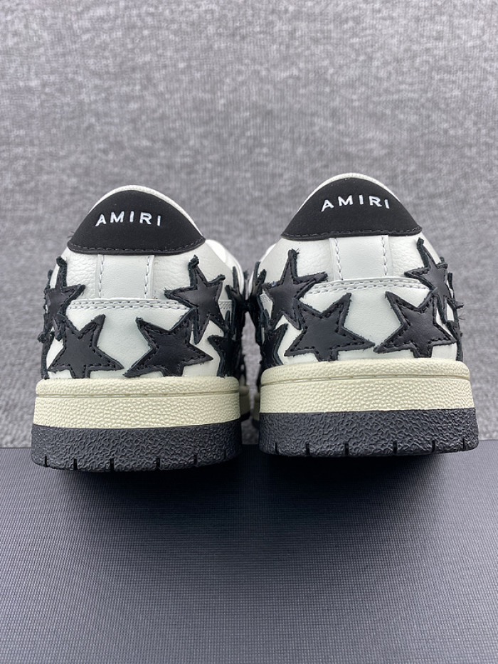 AR1M1 Low-Top Sneaker