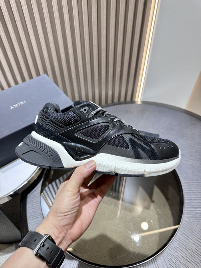 AR1M1 Low-Top Sneaker