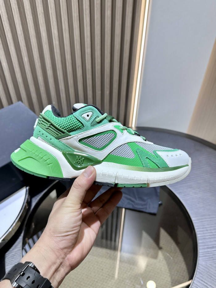 AR1M1 Low-Top Sneaker