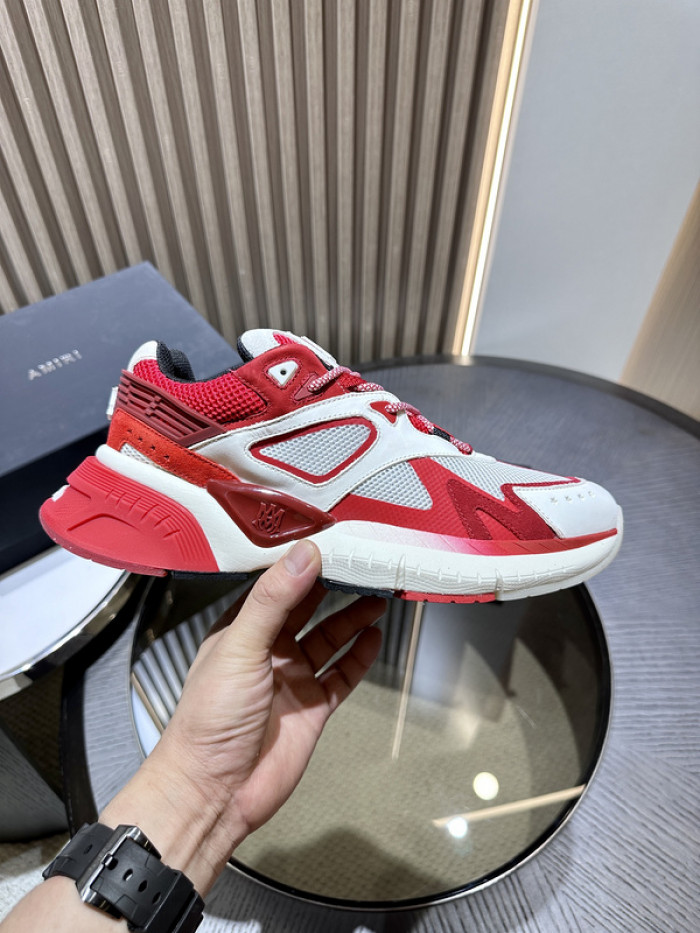 AR1M1 Low-Top Sneaker