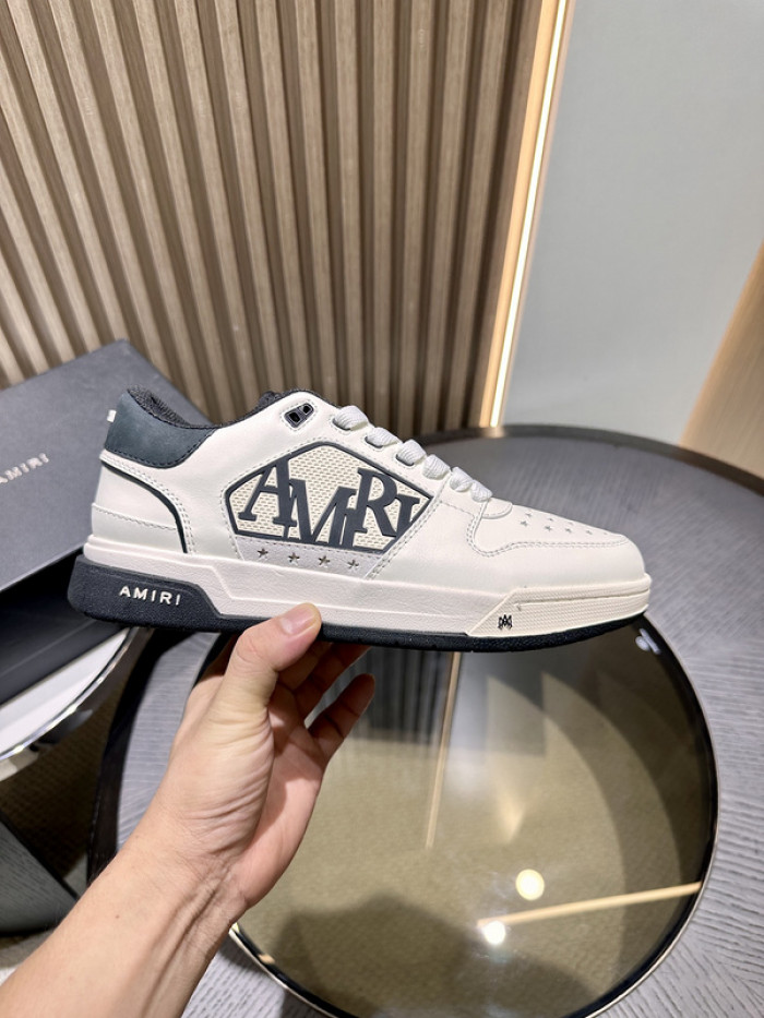 AR1M1 Low-Top Sneaker